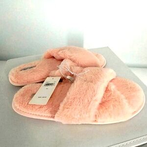 Splendid Slippers Size Medium